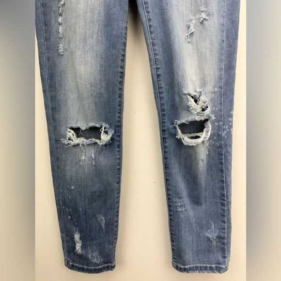 Judy Blue size 11/30 Women’s Blue Distressed Denim Mid Rise Relaxed Fit Jeans - Picture 3 of 9